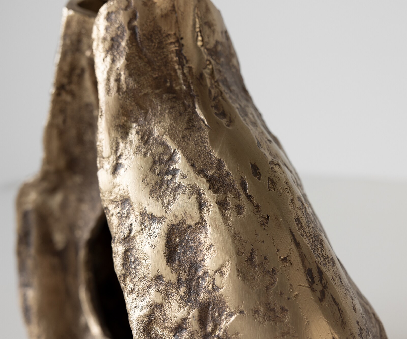 Sculpture Nexora l40 x P15 x H33 cm Aluminium Oro Antico Faite main 3
