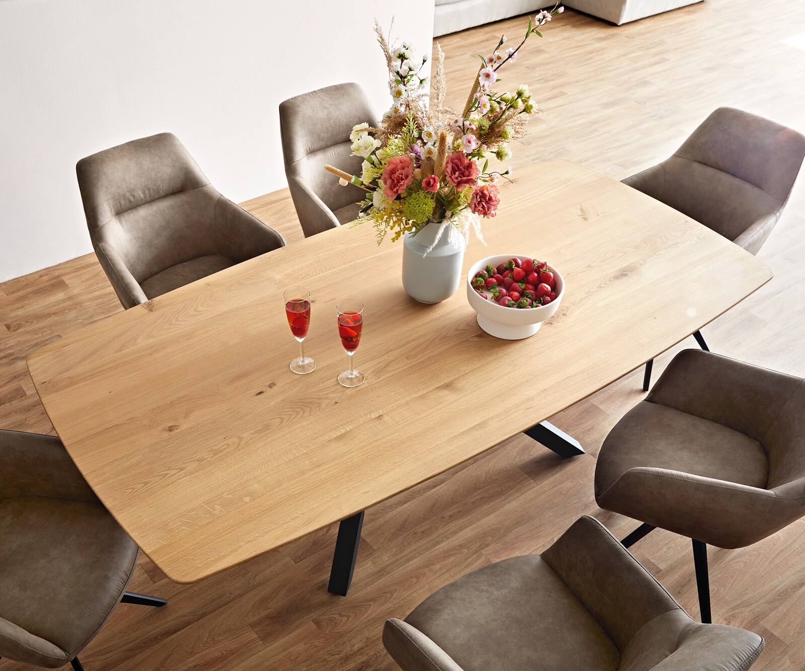Table à manger Edge Boot 200x100x2,5-3 chêne nature cadre croisé rectangle noir bord suisse 1