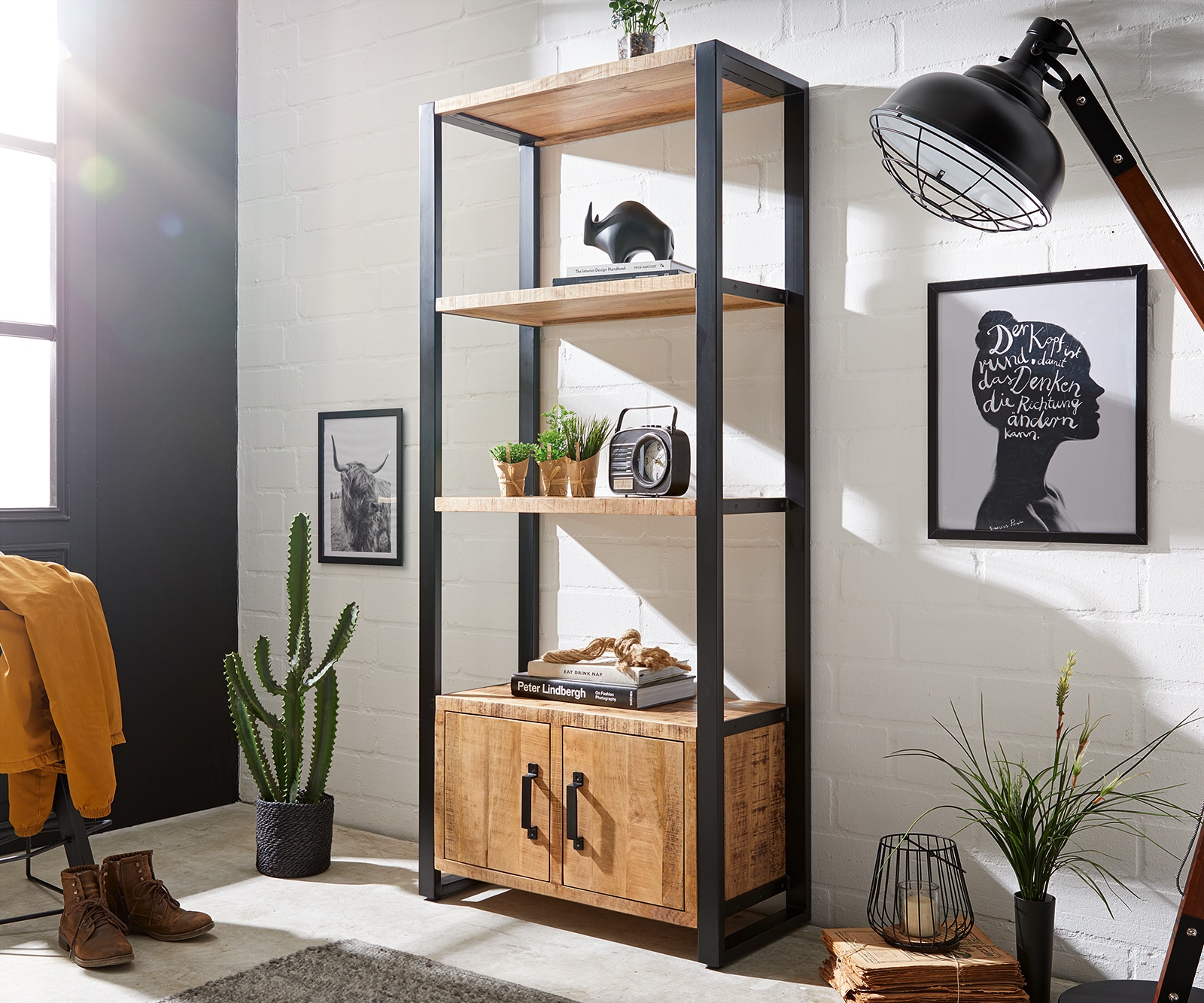Bibliothèque Crompton 80x185cm Manguier Naturel Métal Noir 3 compartiments 2 portes 1