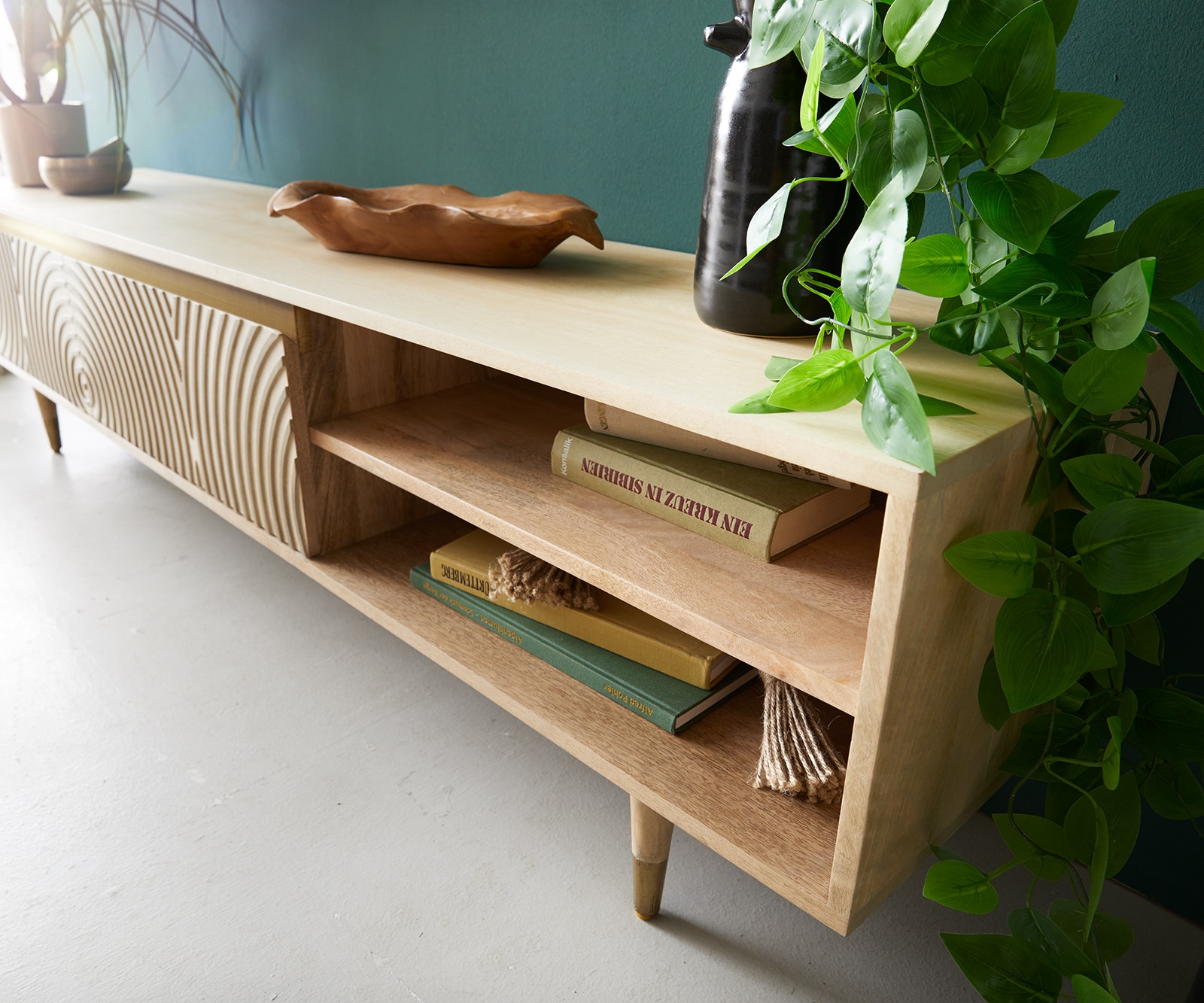 Meuble-TV Budaya 175 cm manguier naturel 2 portes pieds coniques 4 
Meuble-TV Budaya 175 cm manguier naturel 2 portes pieds coniques 4