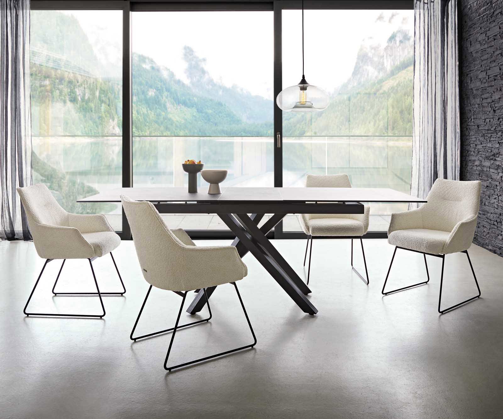 Chaise-de-salle-à-manger Alja-Flex avec accoudoirs bouclé blanc pied trapèze noir ressorts ensachés 3 Chaise-de-salle-à-manger Alja-Flex avec accoudoirs bouclé blanc pied trapèze noir ressorts ensachés 3