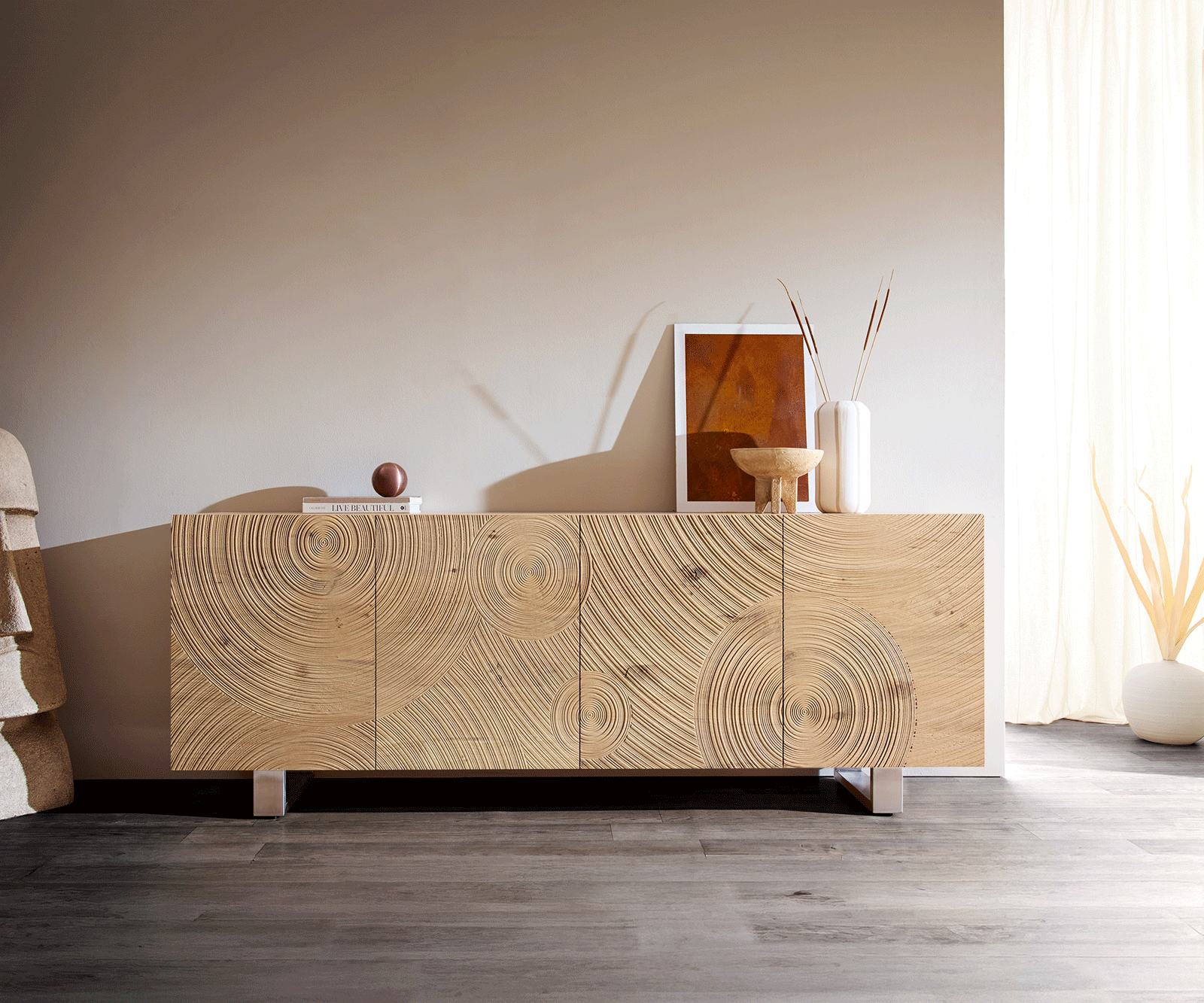 Buffet Ashara 200 cm chêne naturel effet 3D 4 portes patins en acier inoxydable brossé 3