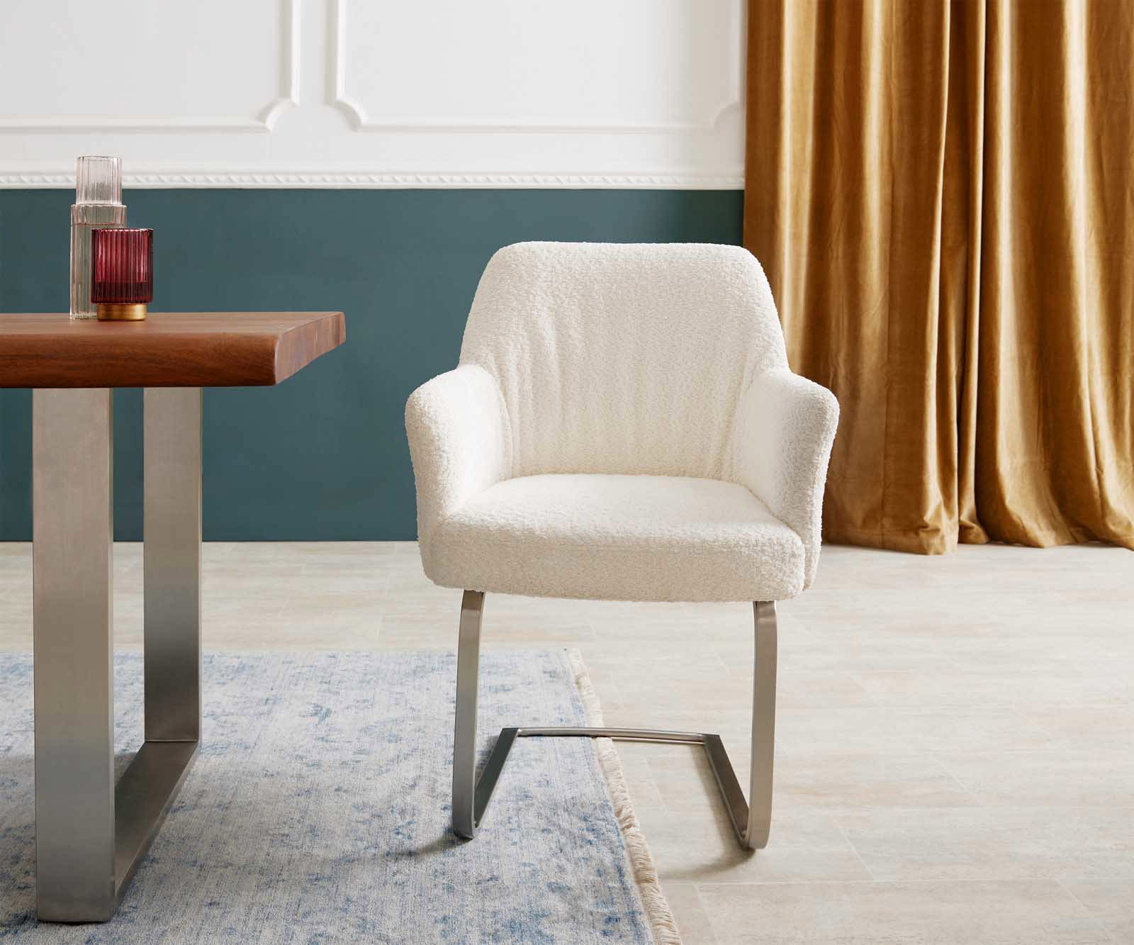 Cantilever Xana-Flex avec accoudoirs bouclé blanc pied cantilever plat acier inoxydable brossé ressorts ensachés 1 Cantilever Xana-Flex avec accoudoirs bouclé blanc pied cantilever plat acier inoxydable brossé ressorts ensachés 1