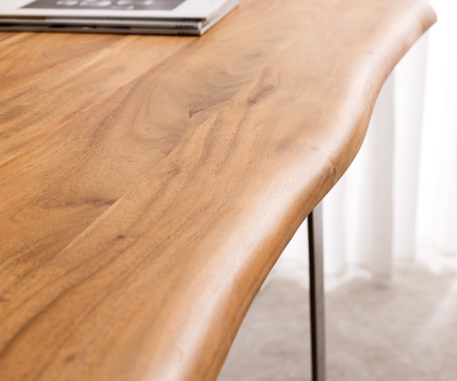 Bureau Live-Edge 170x170 acacia nature cadre gris tronc d'arbre 3