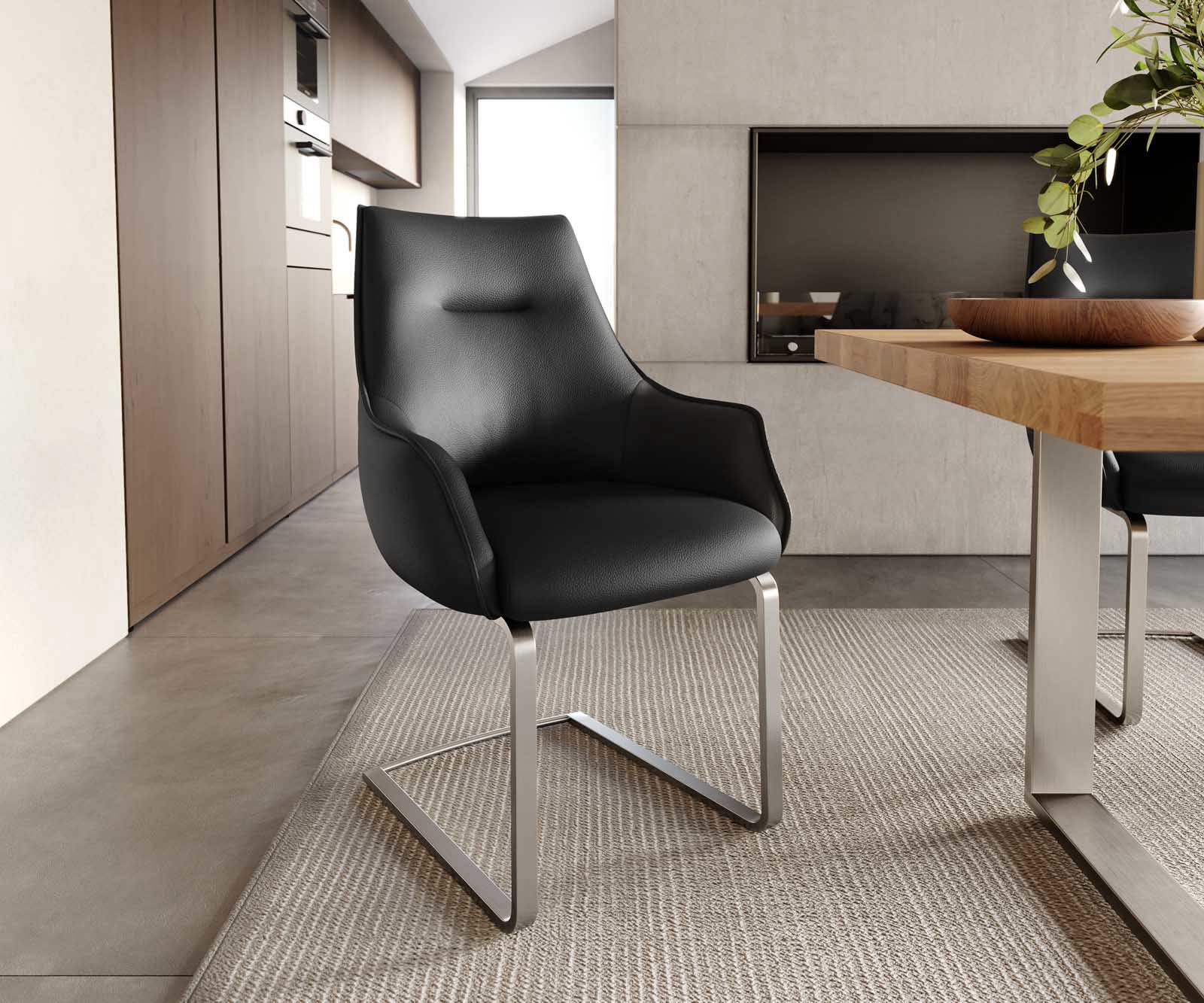 Cantilever Alja-Flex avec accoudoirs cuir de vache noir pied cantilever plat acier inoxydable brossé ressorts ensachés