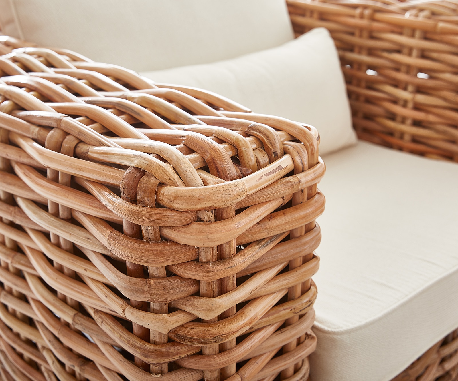 Fauteuil-Lounge Nizza en rotin naturel avec coussin blanc 4 Fauteuil-Lounge Nizza en rotin naturel avec coussin blanc 4