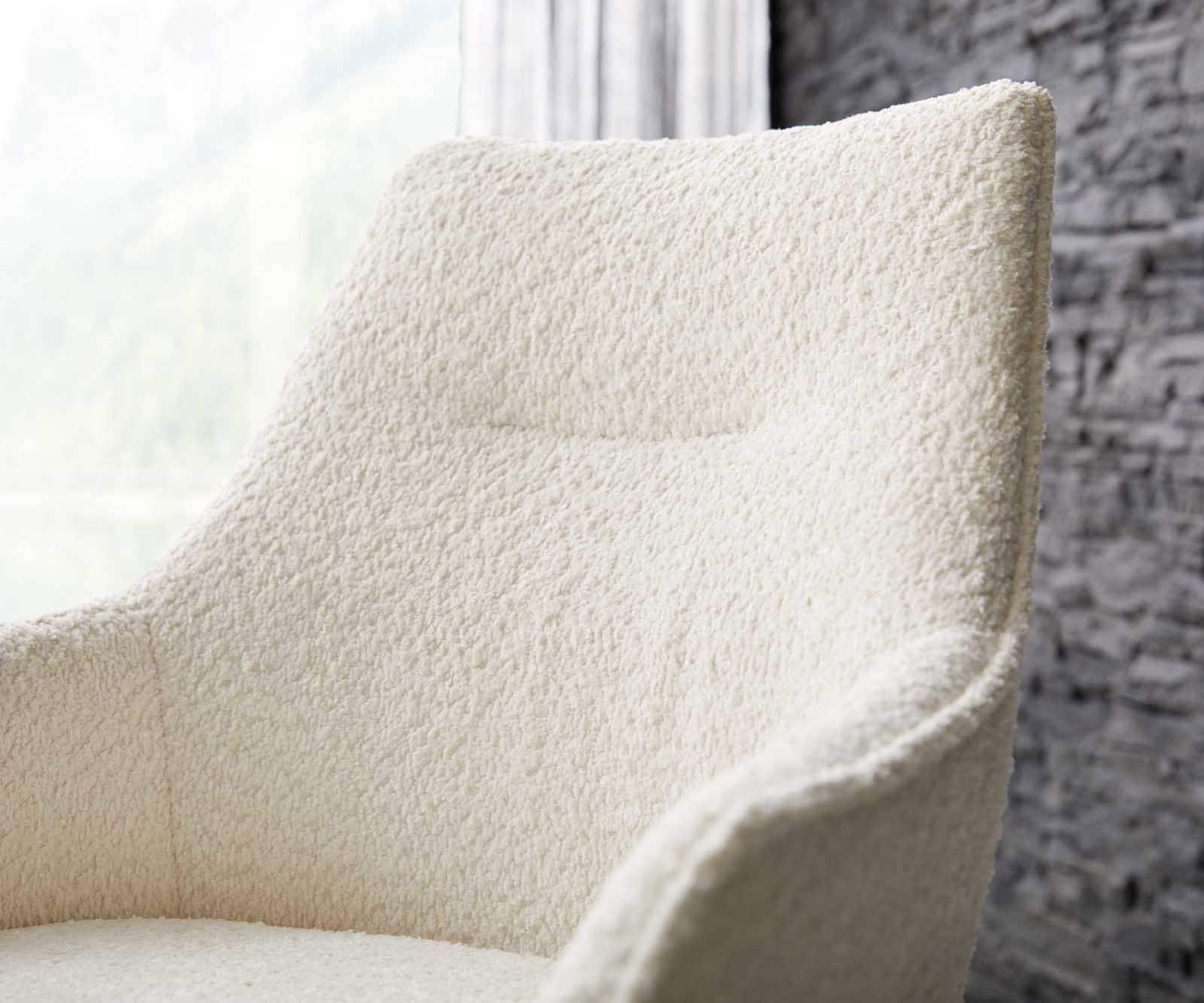 Chaise-pivotante Alja-Flex avec accoudoirs bouclé blanc pied en bois angulaire naturel pivotement sur 180° ressorts ensachés 3 Chaise-pivotante Alja-Flex avec accoudoirs bouclé blanc pied en bois angulaire naturel pivotement sur 180° ressorts ensachés 3