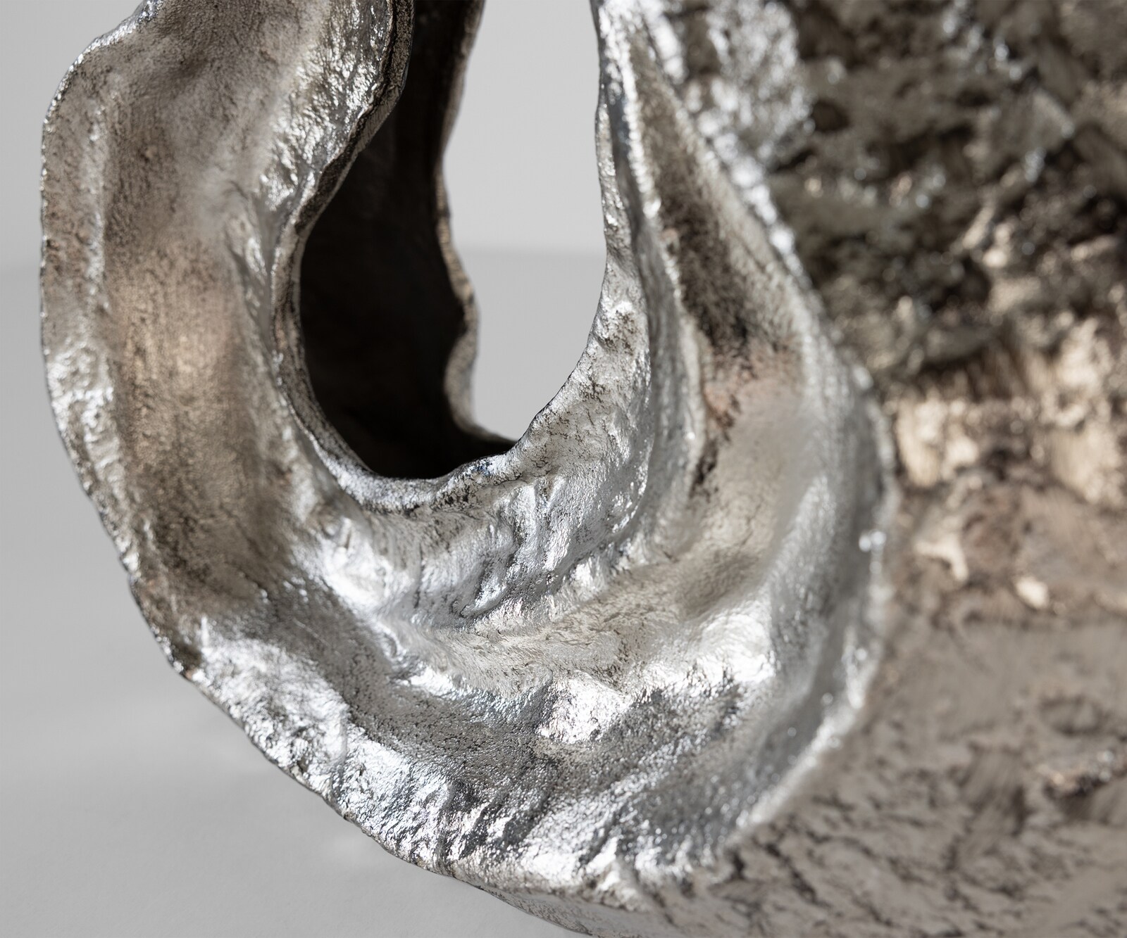 Sculpture Nexora l40 x P15 x H33 cm Aluminium Platin Faite main 2