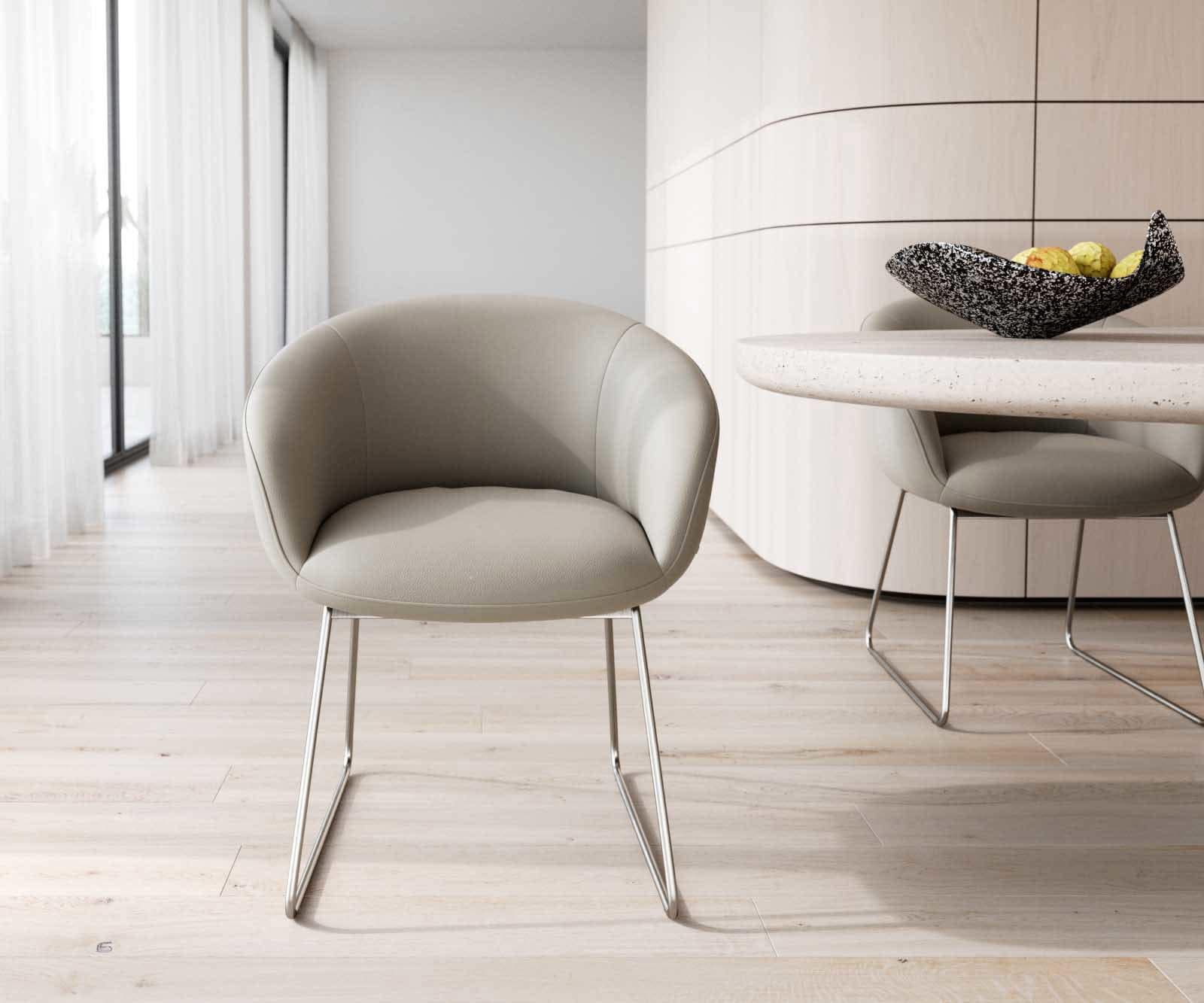 Chaise-de-salle-à-manger Vinka-Flex avec accoudoirs cuir de vache couleur boue pied trapèze acier inoxydable brossé ressorts ensachés 1 Chaise-de-salle-à-manger Vinka-Flex avec accoudoirs cuir de vache couleur boue pied trapèze acier inoxydable brossé ressorts ensachés 1