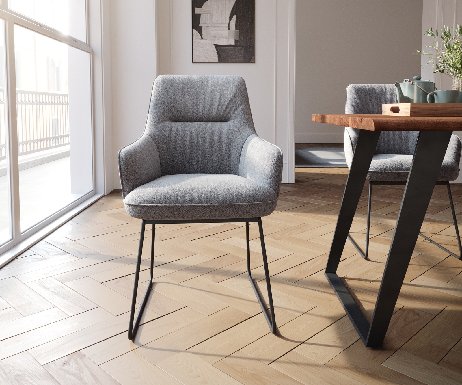 Chaise-de-salle-à-manger Zelia-Flex avec accoudoirs tissu texturé gris clair pied trapèze noir ressorts ensachés 1 Chaise-de-salle-à-manger Zelia-Flex avec accoudoirs tissu texturé gris clair pied trapèze noir ressorts ensachés 1